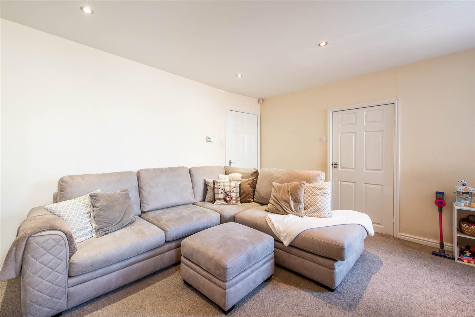 3 bed property in Victoria Road, Preston